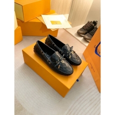 Louis Vuitton Low Shoes